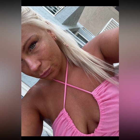 Meet your Posher, Crystal I buy a lot of clothes! - Picture 3 of 16